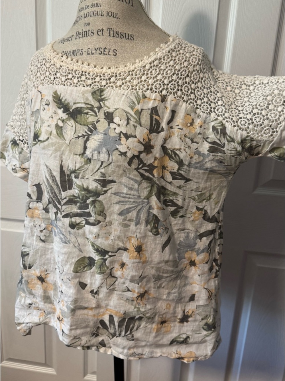 Bellambra Crochet Yoke Floral 100% Linen  Blouse Made In Italy